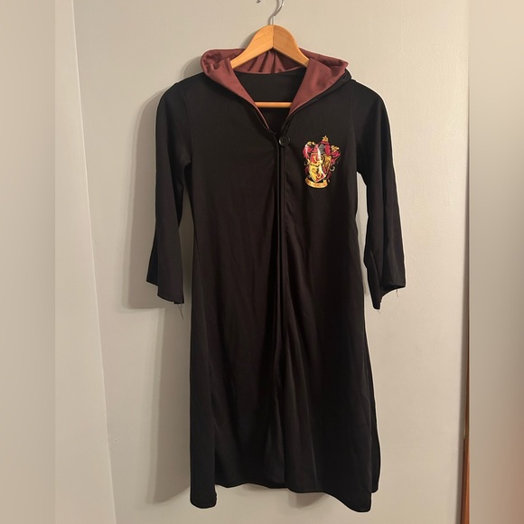 Harry Potter Gryffindor Robe - Picture 2 of 11